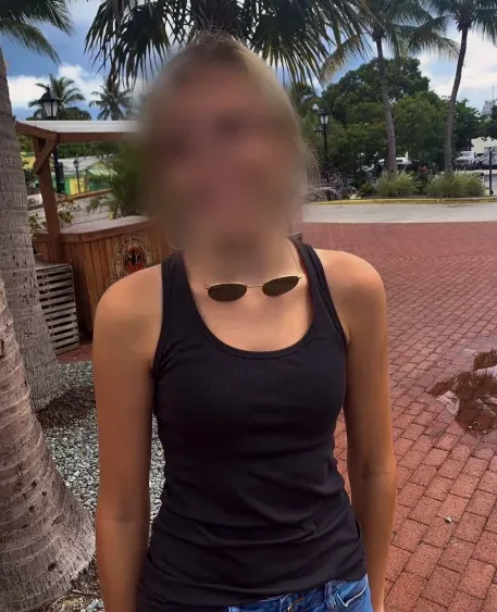Mónica, 20 años